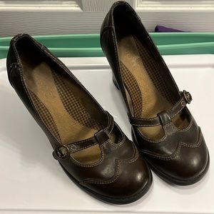 Brown Mary Jane heels, vegan leather, Mudd 7.5
